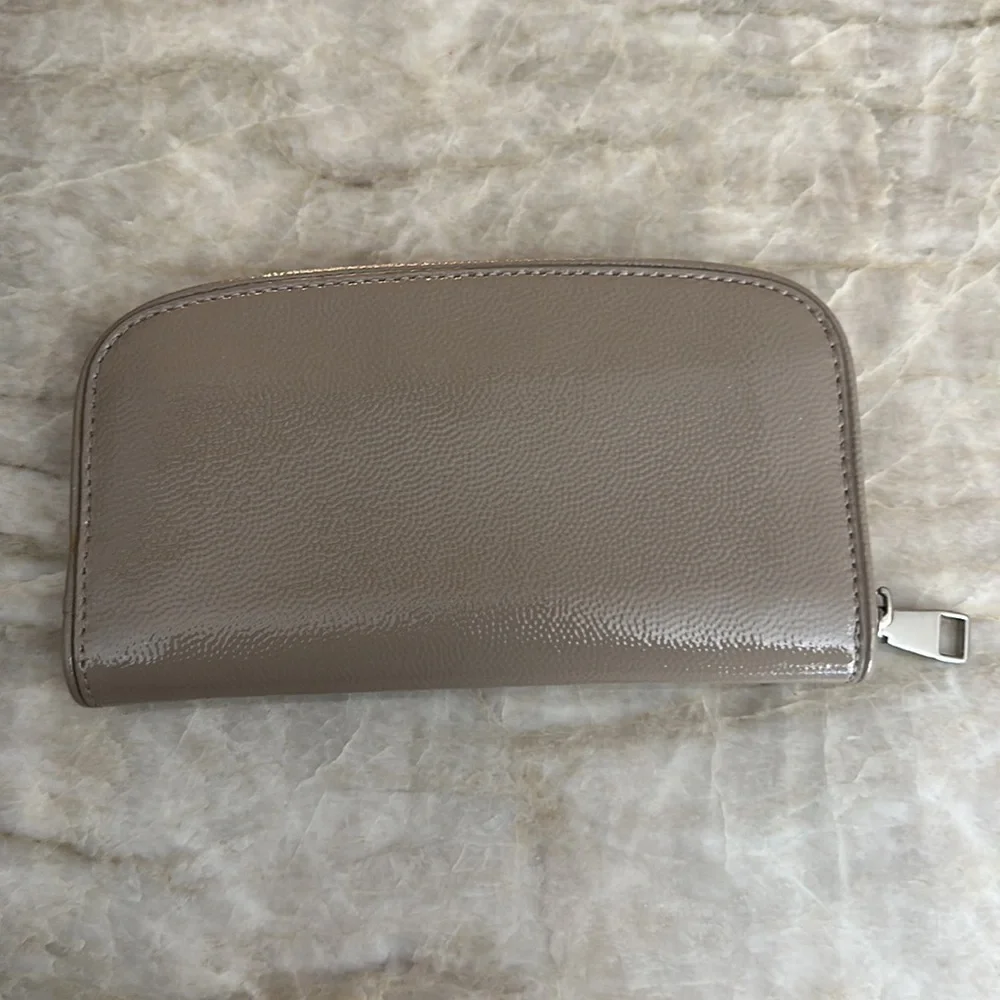 Tory Burch wallet - Picture 2 of 4